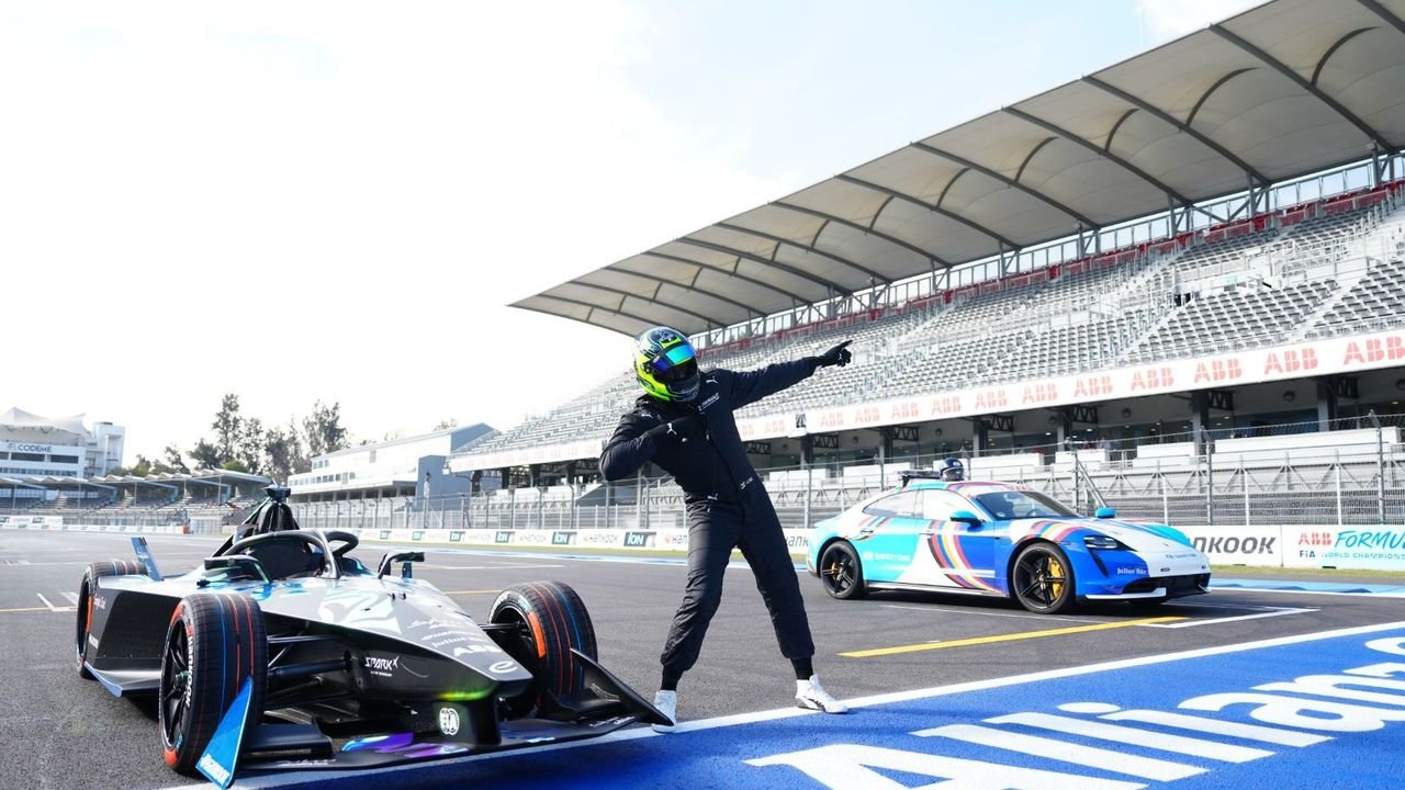 Lightning Bolt electrifies in world record-breaking Formula E race car ...